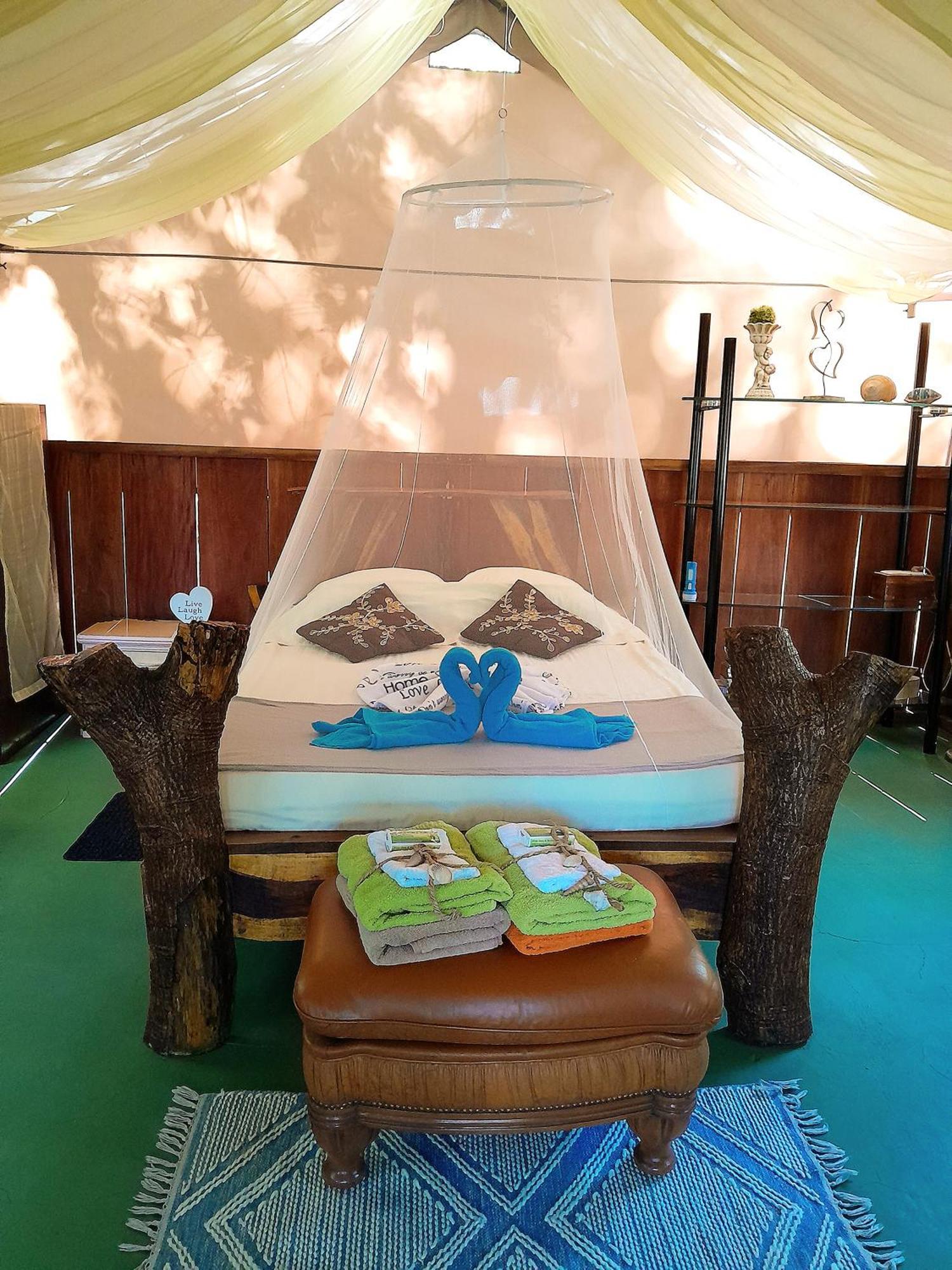 Fully Furnished Family Jungle Tent, Latino Glamping Paquera Ngoại thất bức ảnh